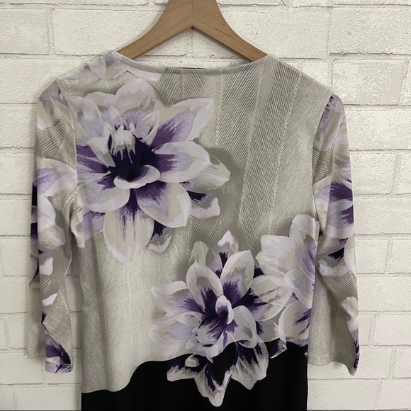 LAST CHANCE ✨ CHICO’S Colorblock Flowered Asymmetrical Hem Top - Picture 8 of 11